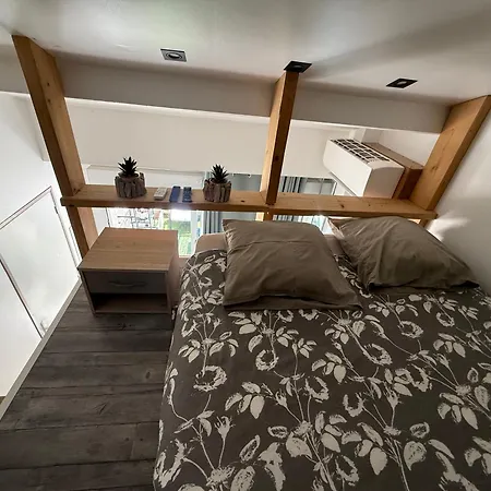 Petit Cocon Avec Mezzanine Hébergement de vacances Six-Fours-les-Plages